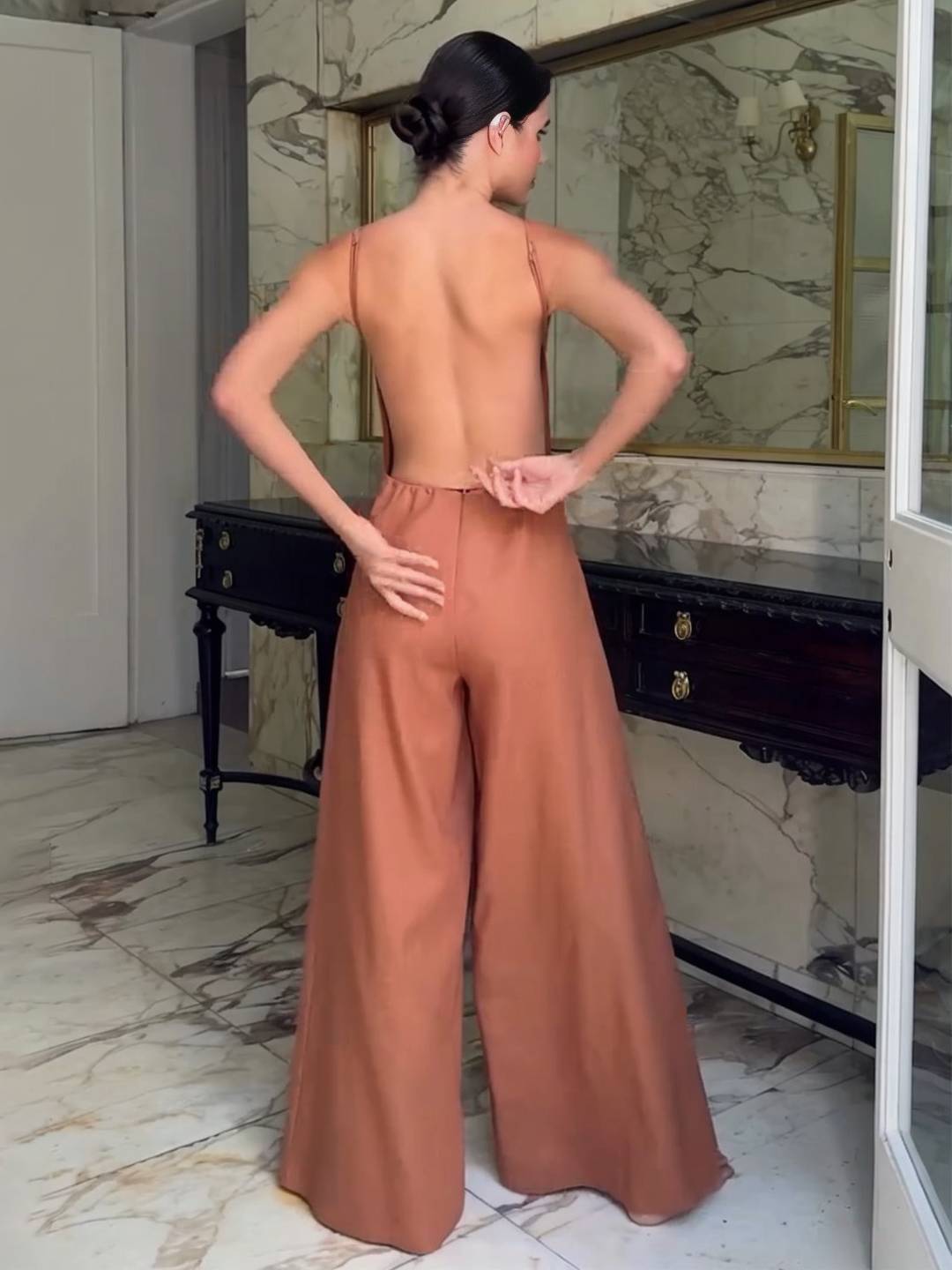 Lena | Weite, ausgestellte Overalls aus Leinen, rückenfrei, mit dünnen Trägern, ärmellos, elegant, lässig, im Urlaubsstil für Damen
