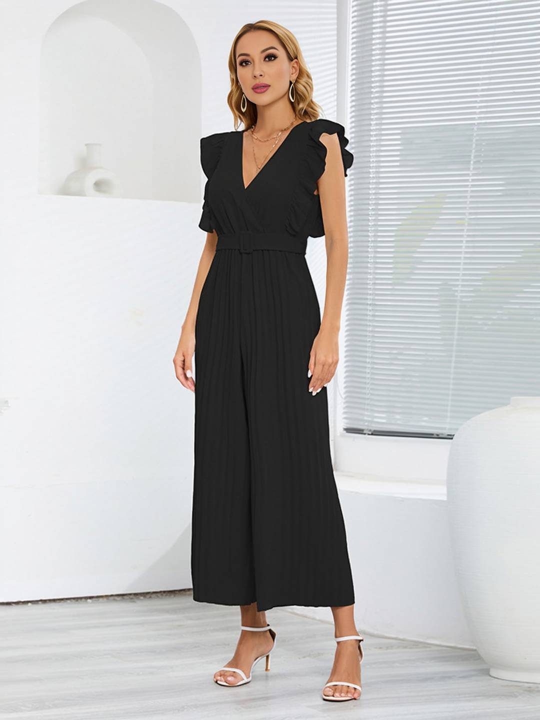 Sarah | Weite Hosenanzüge mit ausgestelltem Bein, V-Ausschnitt mit Rüschen, plissiertem Gürtel, ärmellos, elegant, boho, lässig