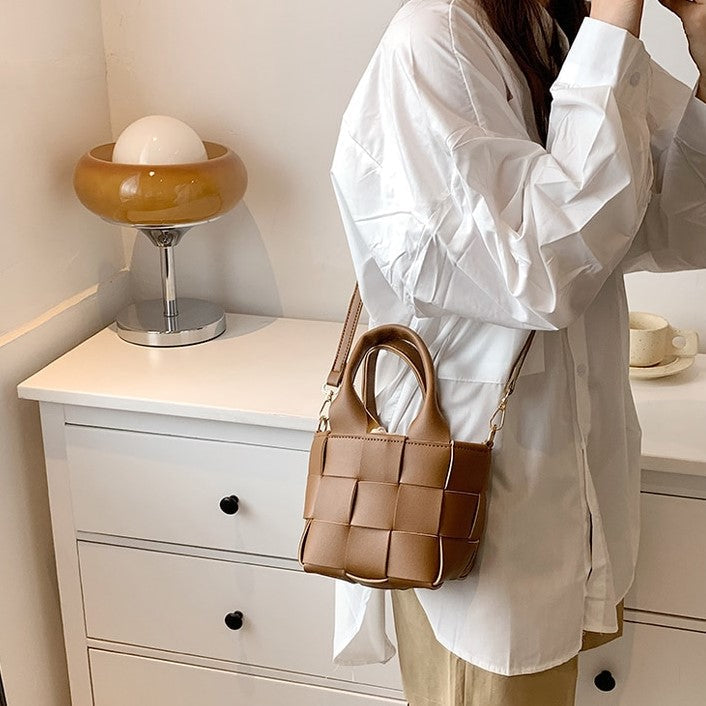 Nele |  Geflochtene Mini-Handtasche Cora