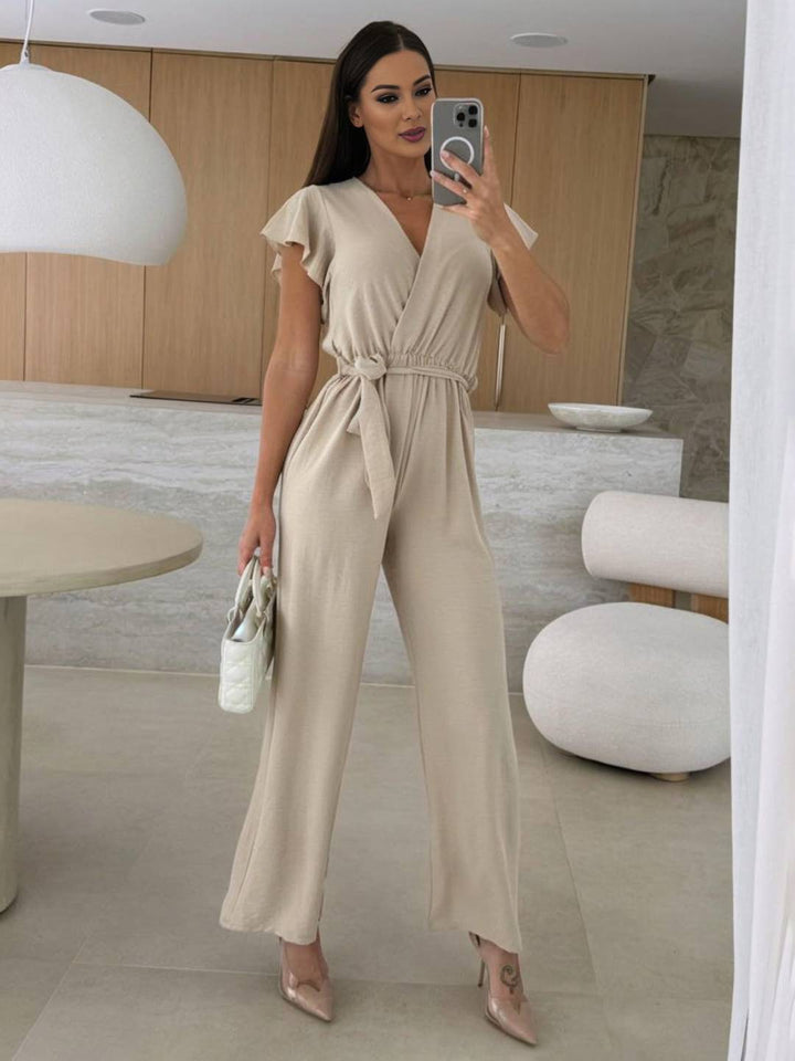 Paula | weit geschnittene Overalls mit ausgestelltem Bein, einfarbig, V-Ausschnitt, Gürtel, überlagerte Volants, lässig, für Damen