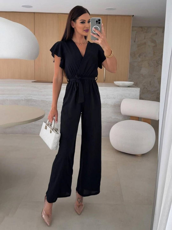 Paula | weit geschnittene Overalls mit ausgestelltem Bein, einfarbig, V-Ausschnitt, Gürtel, überlagerte Volants, lässig, für Damen