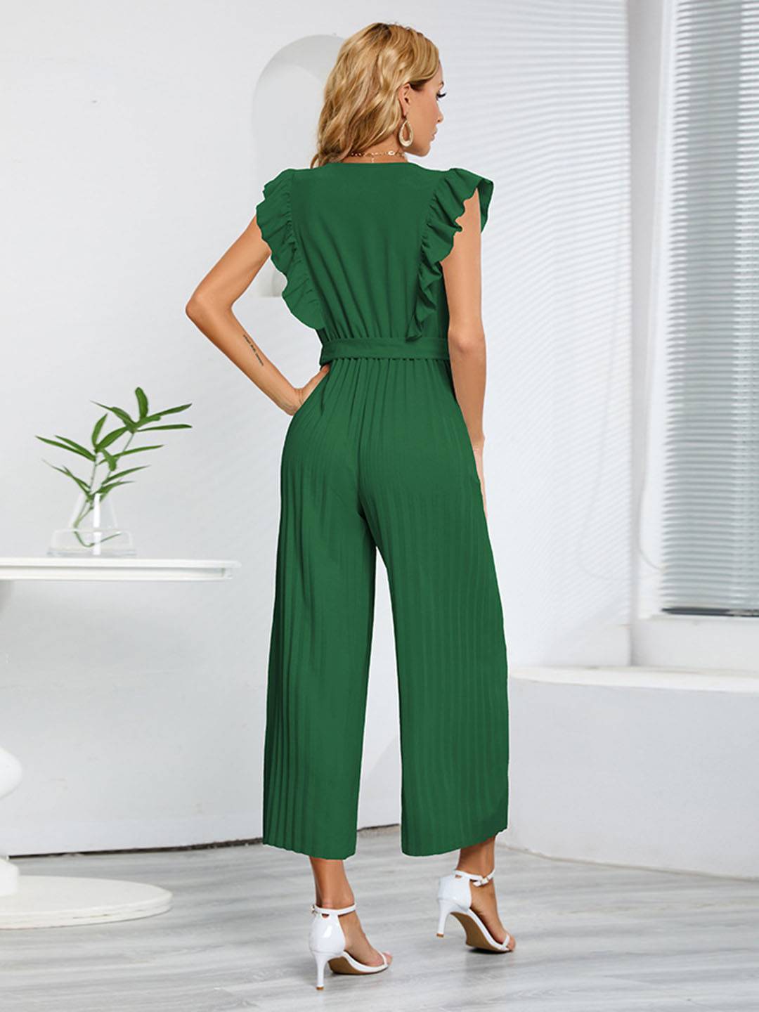 Sarah | Weite Hosenanzüge mit ausgestelltem Bein, V-Ausschnitt mit Rüschen, plissiertem Gürtel, ärmellos, elegant, boho, lässig