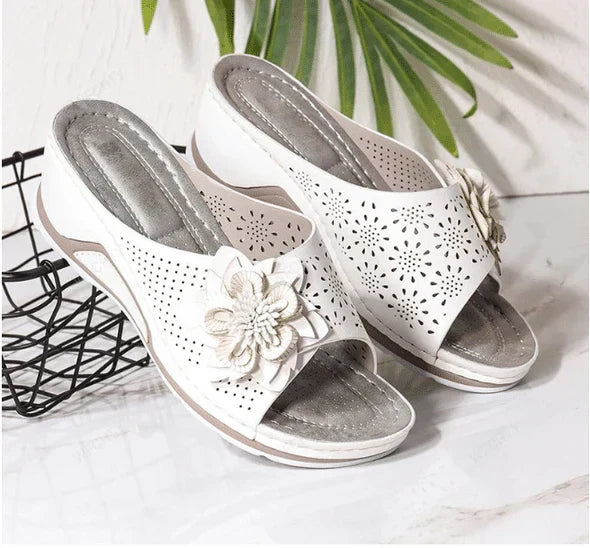 Kerstin | Orthopädische Sandalen aus weichem Leder mit Fußgewölbestütze